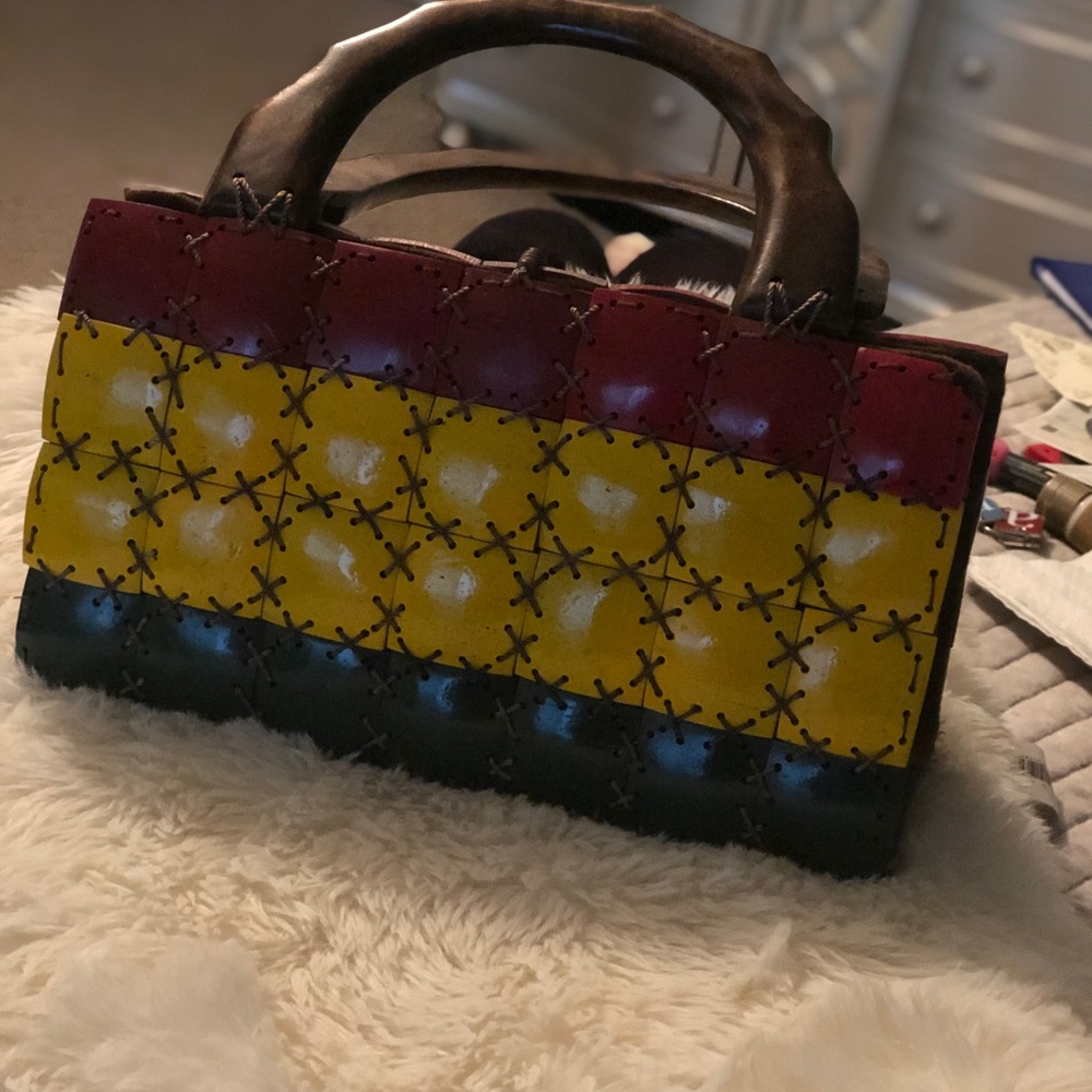 Handmade shell handbag - Picture 2 of 4